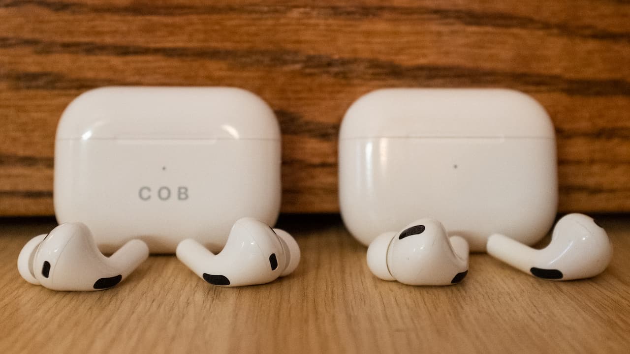 Apple AirPods Pro 1st vs 2nd Generation Wireless Earbuds with Charging Case
