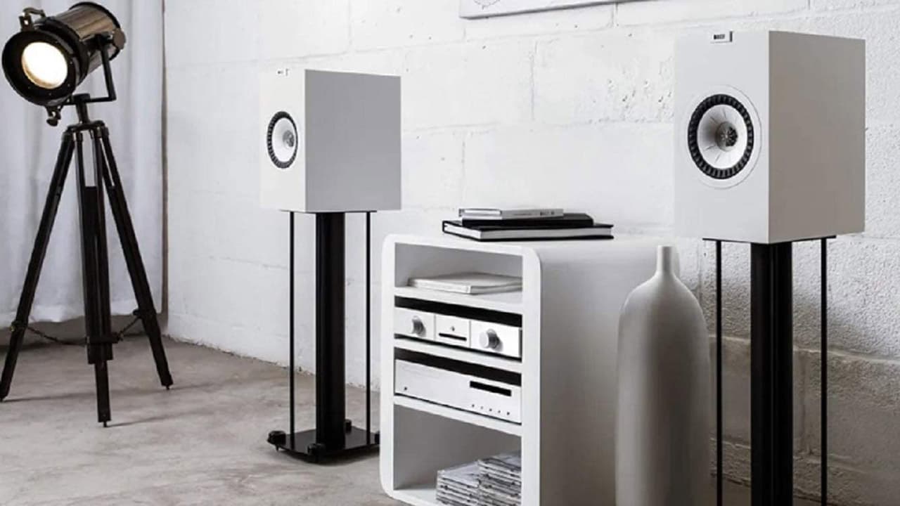 KEF Q150 Bookshelf Speakers in White