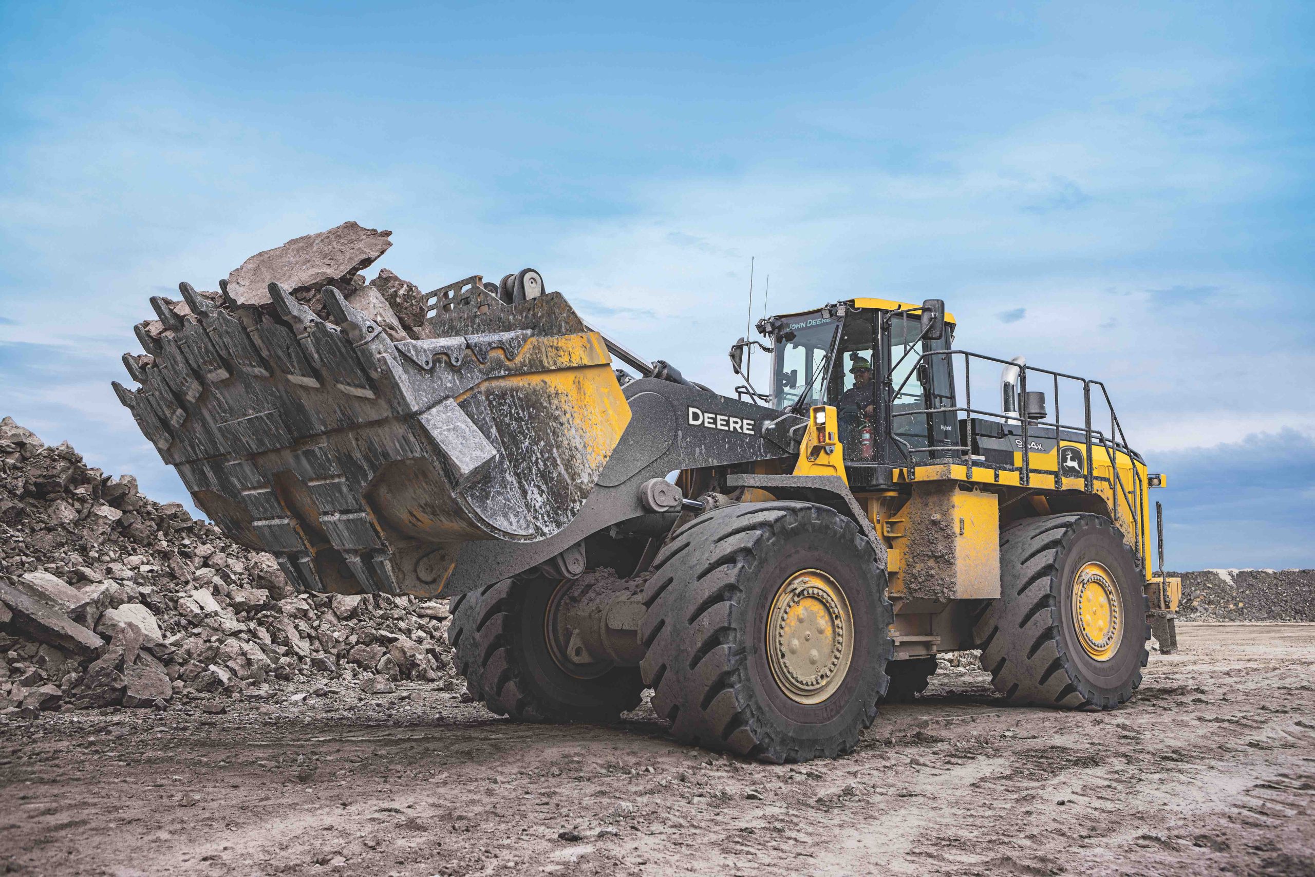 John Deere earth mover with large front bucket