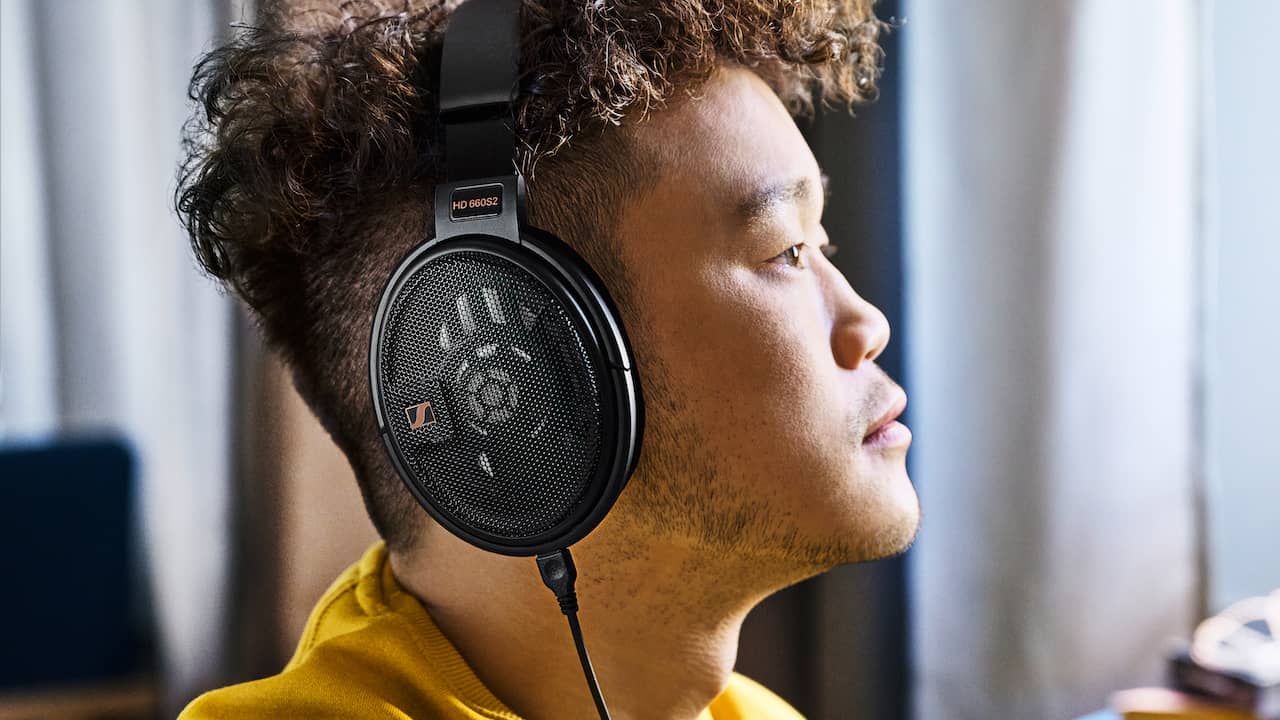 Sennheiser HD6600S2 Headphones Lifestyle