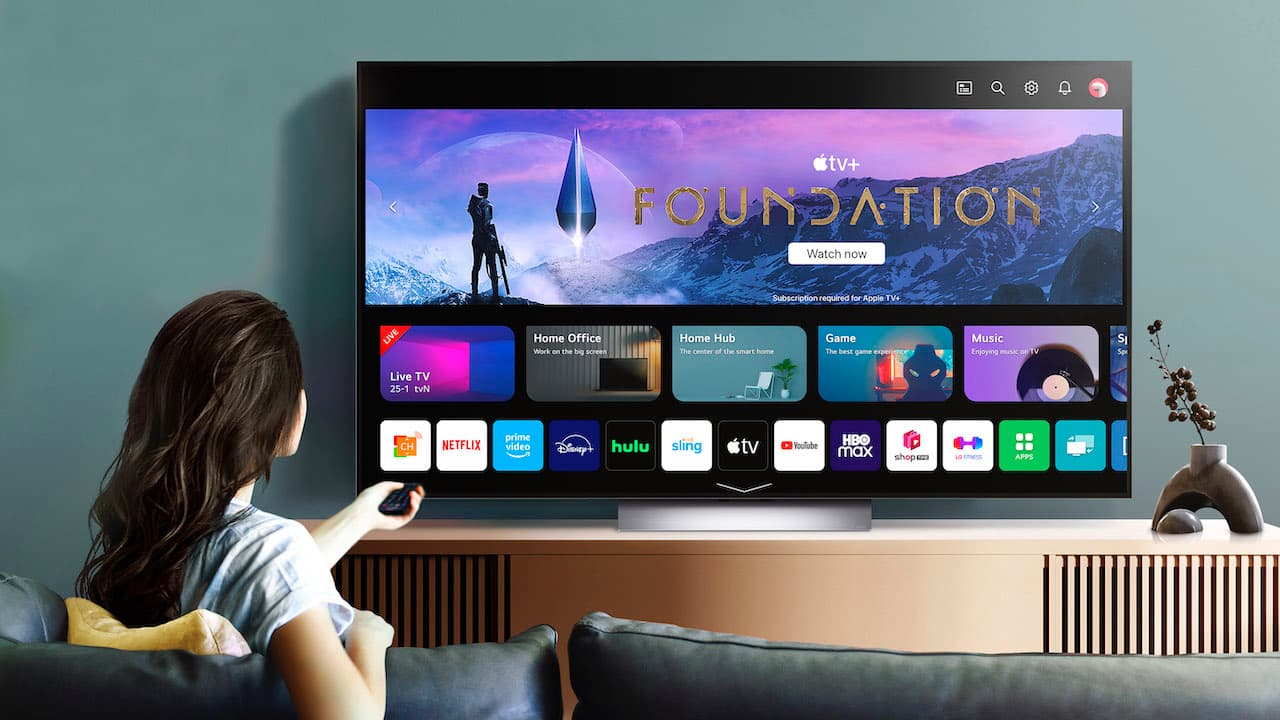 2023 LG OLED evo TV Homescreen Lifestyle