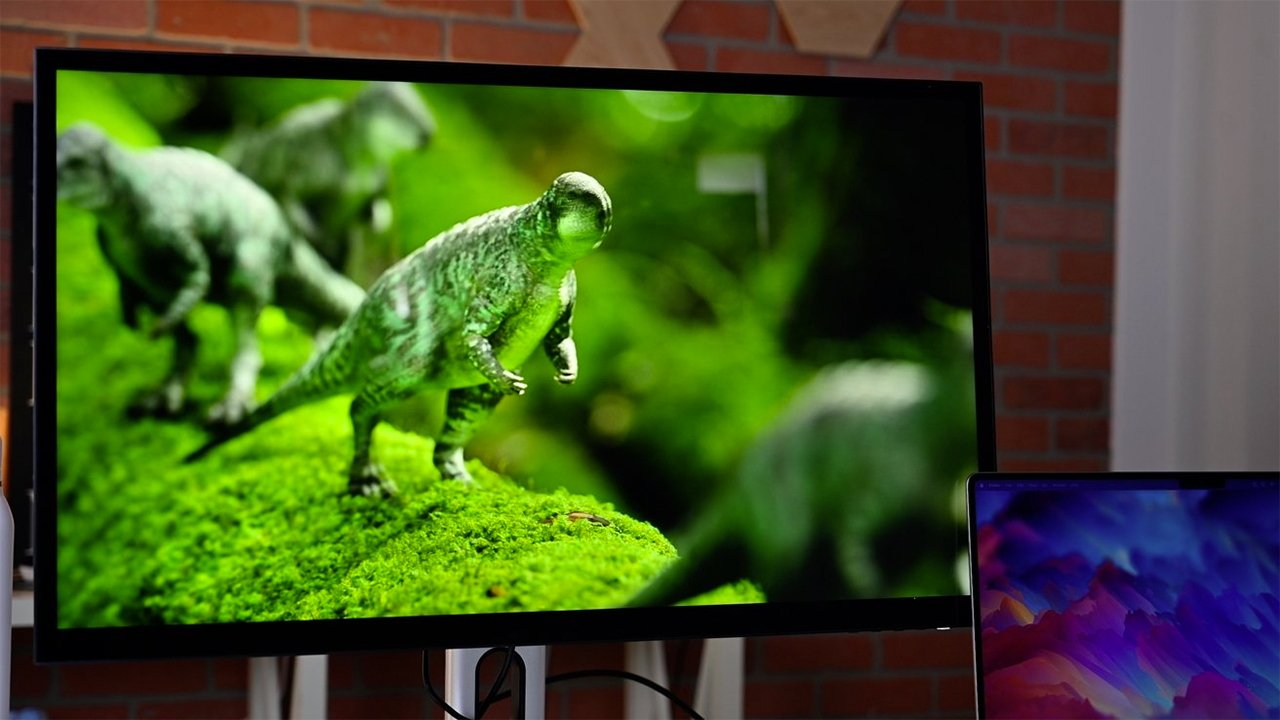 Alogic Clarity display with green dinosaur wallpaper