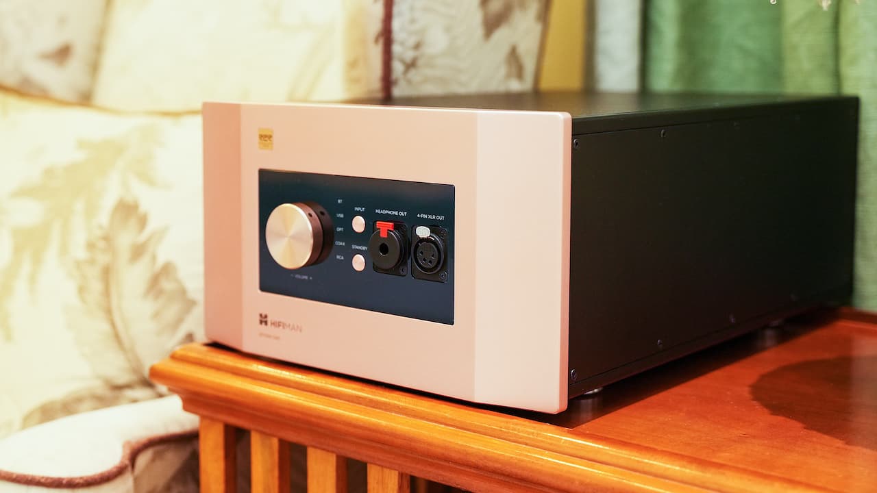 HIFIMAN EF1000DAC Lifestyle Angle