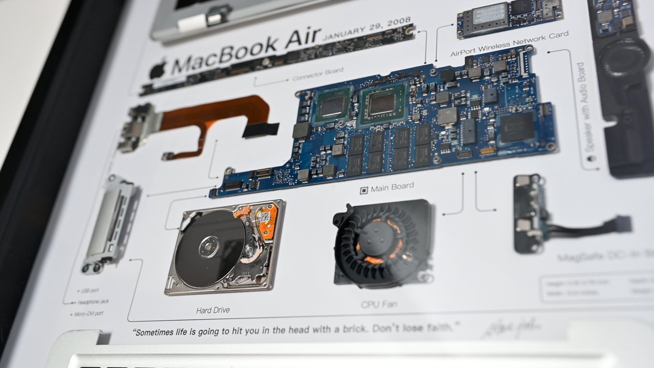 A closeup look at the MacBook Air internals