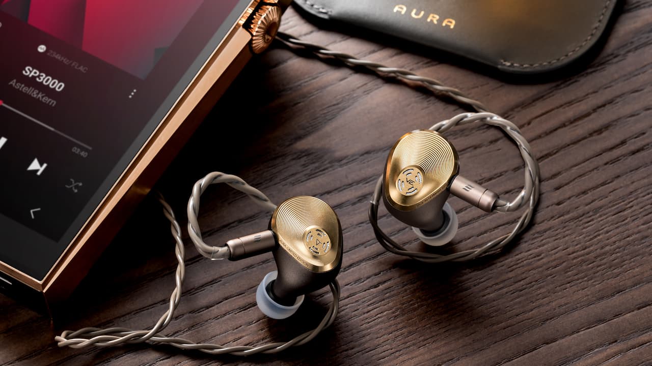 Astell&Kern AURA IEM with SE300 DAP Lifestyle