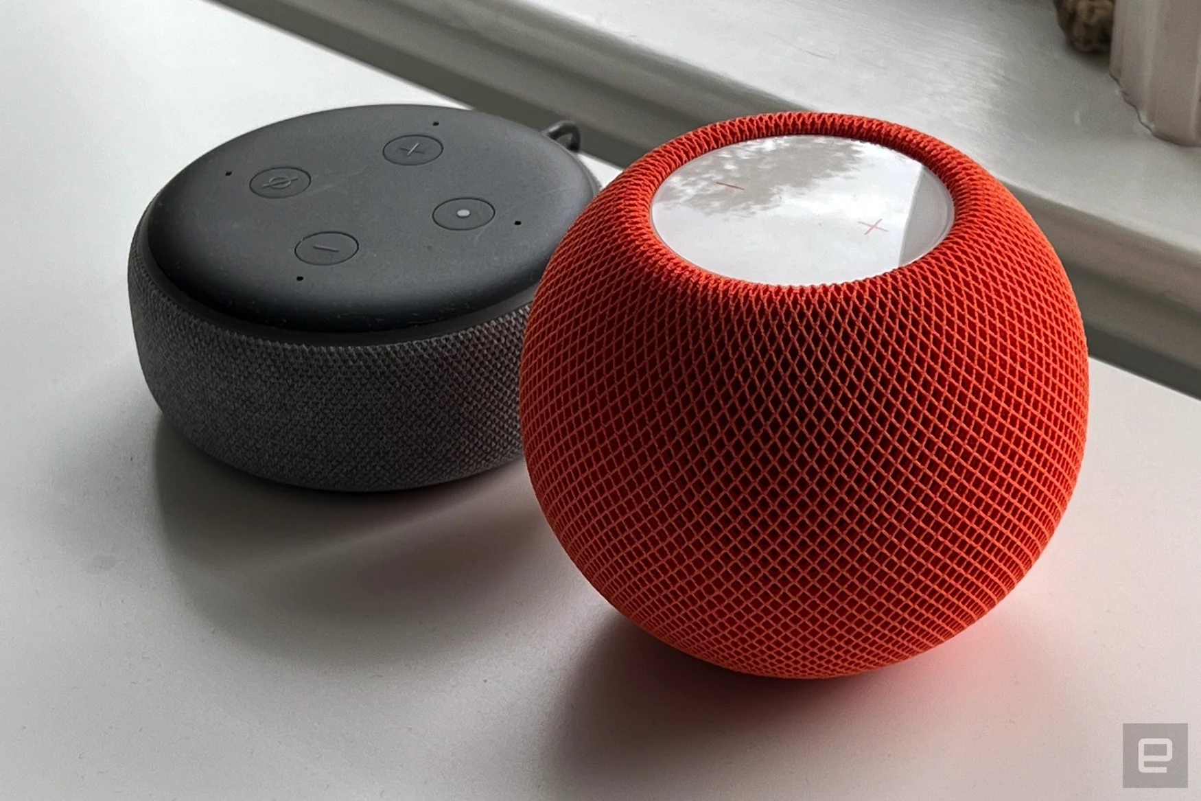 Apple HomePod mini and Amazon Echo Dot