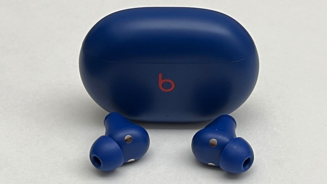 Beats Studio Buds in Ocean Blue 