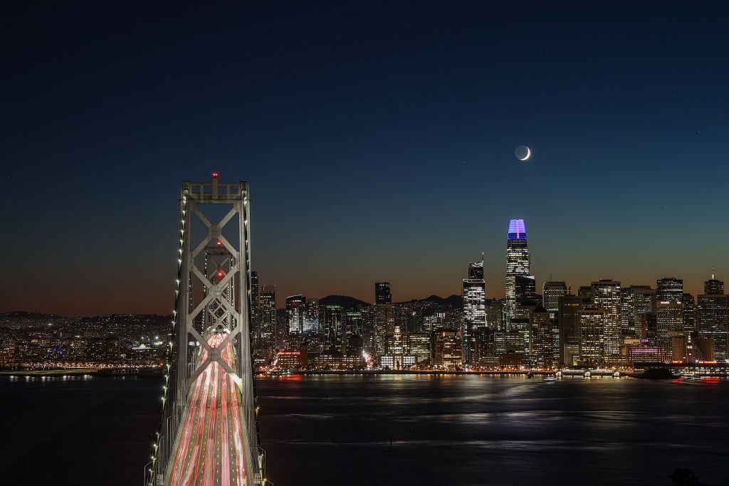 Crescent moon sets behind the Salesforce Tower after sunset in San Francisco