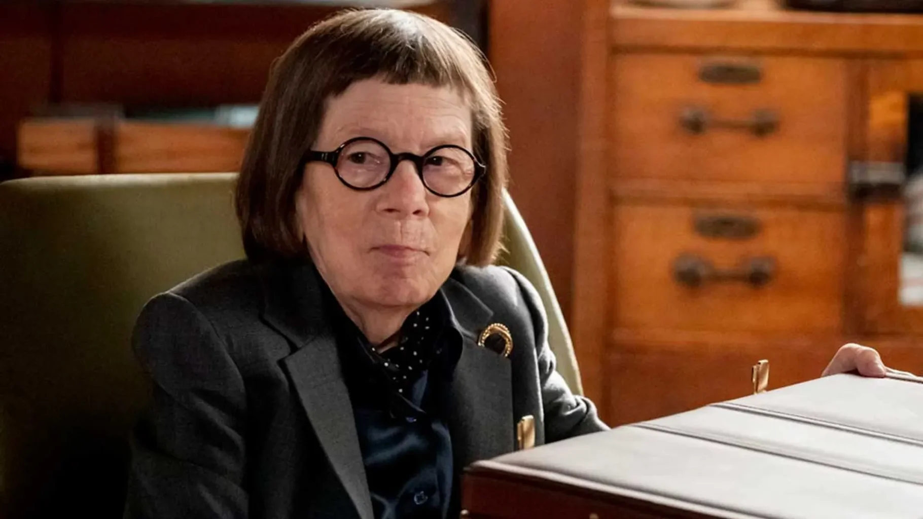 Linda Hunt Net Worth