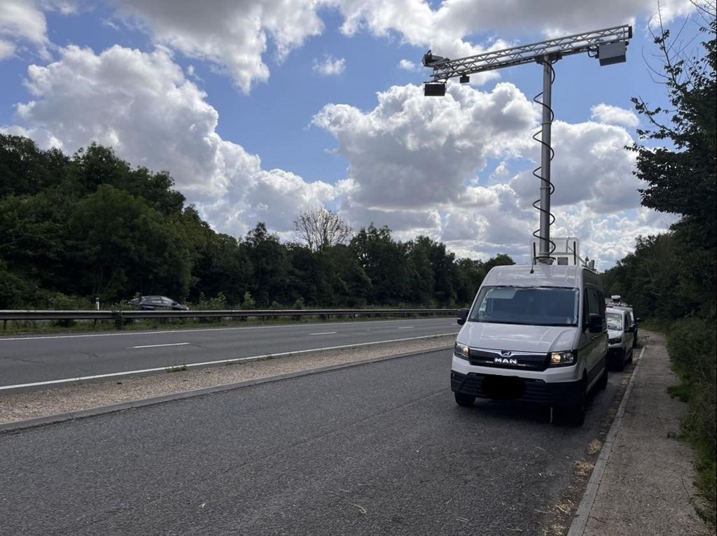 AI-equipped camera van