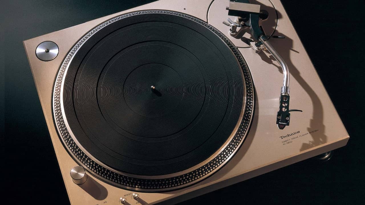 Technics SL-1200 Direct Drive Turntable