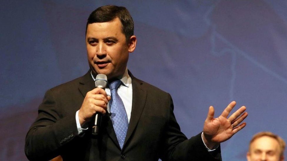 Conservative Party Leadership candidate Michael Chong addresses crowd at the Conservative Party of Canada's final televised debate in Toronto, Ontario, April 26, 2017.