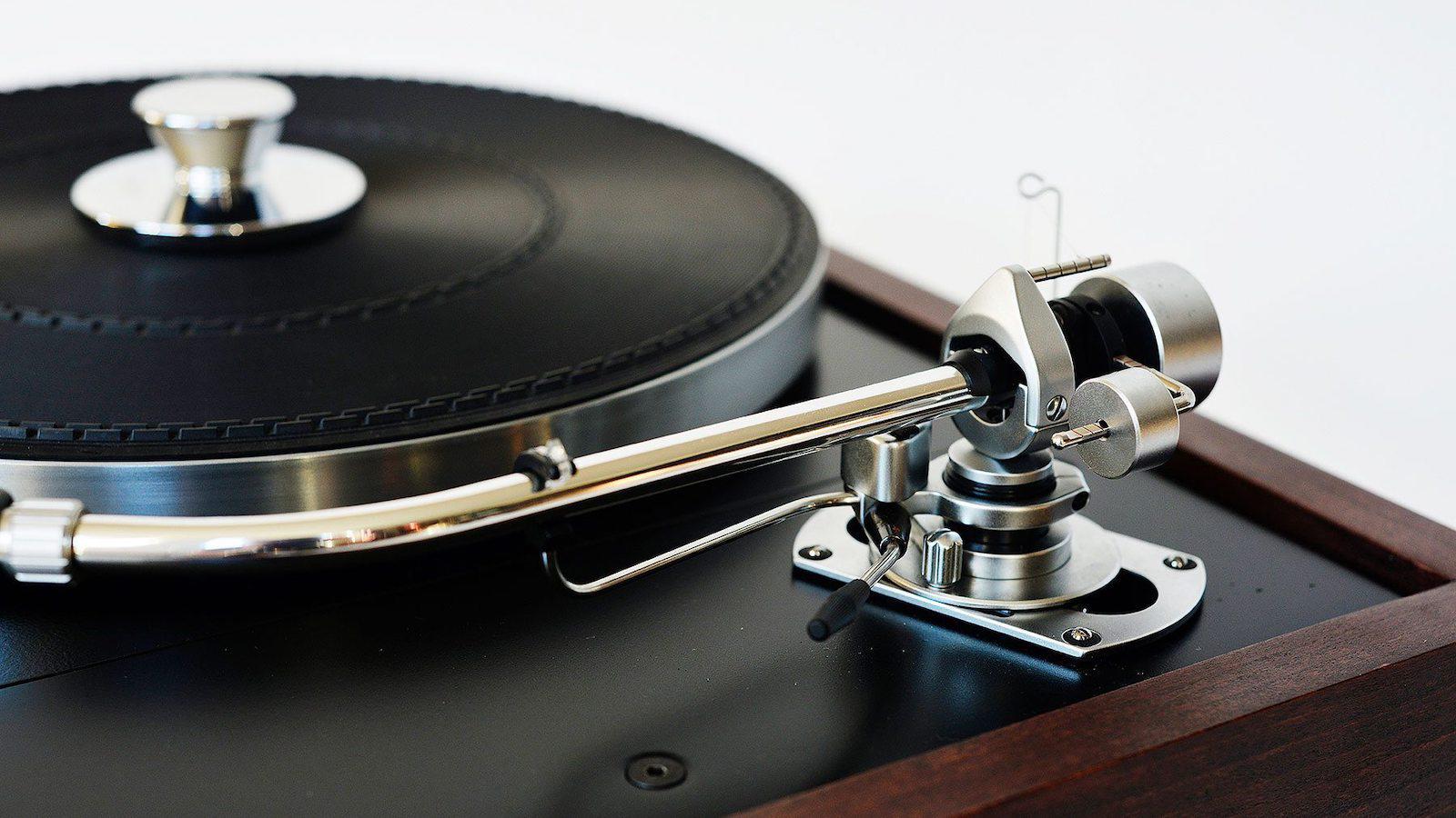 Thorens TD-125 Turntable Tonearm Closeup